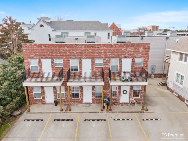 Building Photo - 523 N Storer Ave