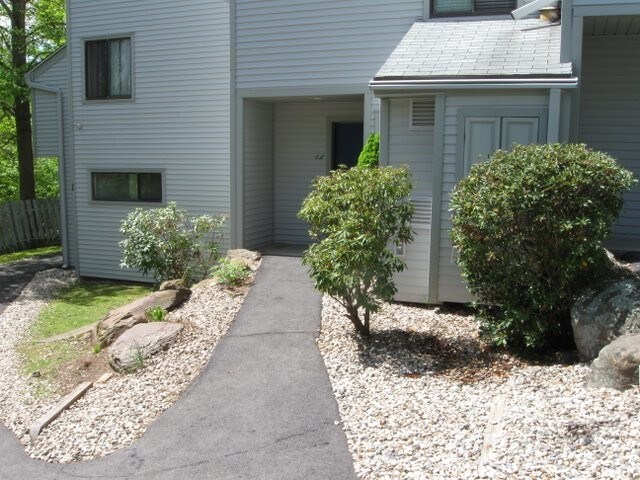 Front walkway - 6 Talcott Forest Rd