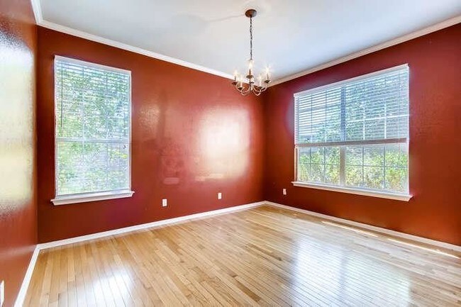 Building Photo - 2110 Narrow Glen Pkwy