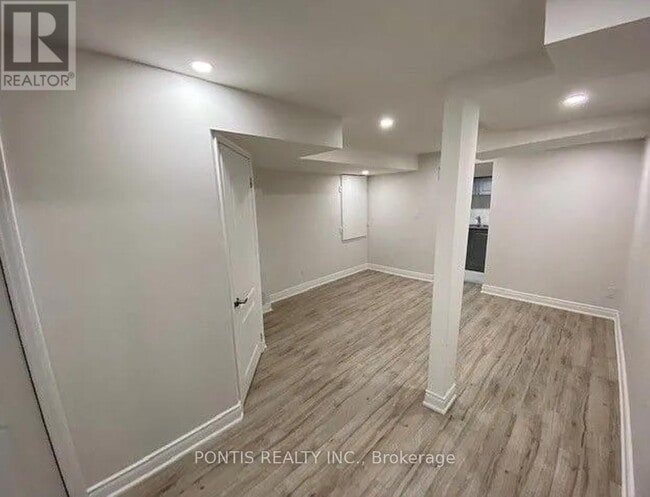 Building Photo - 188 Holmes Crescent