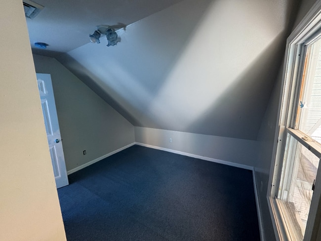 Building Photo - 68 Upson St