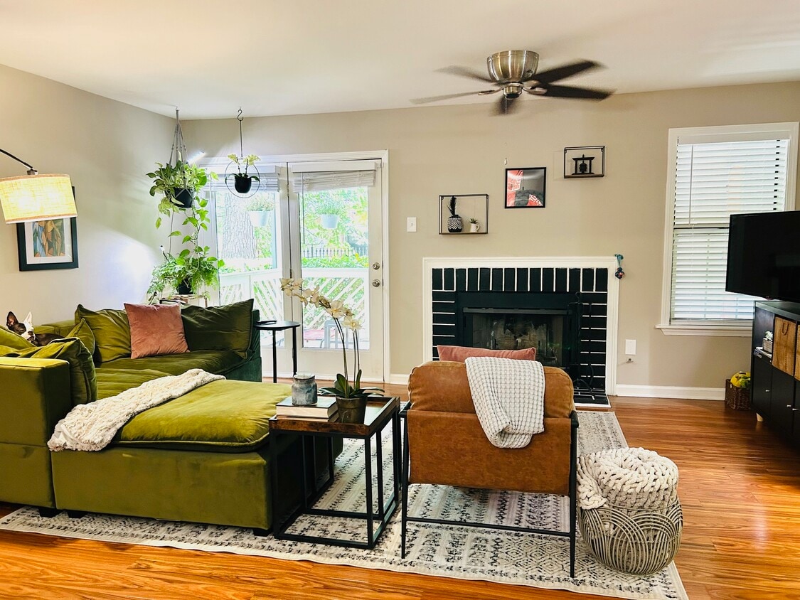 Primary Photo - 412 McGill Pl NE