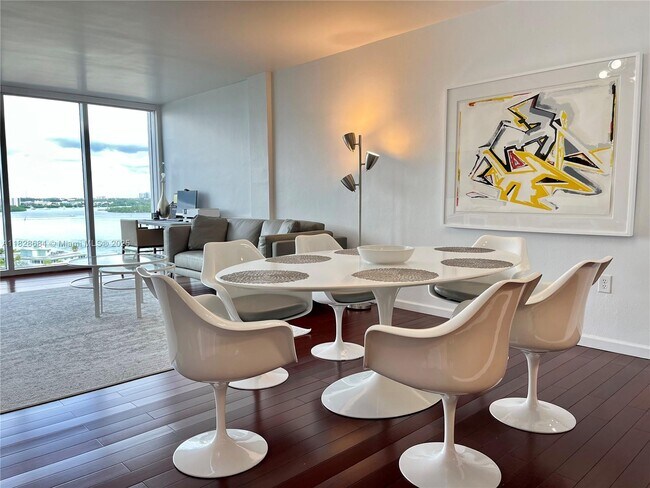 Foto del edificio - 10275 Collins Ave