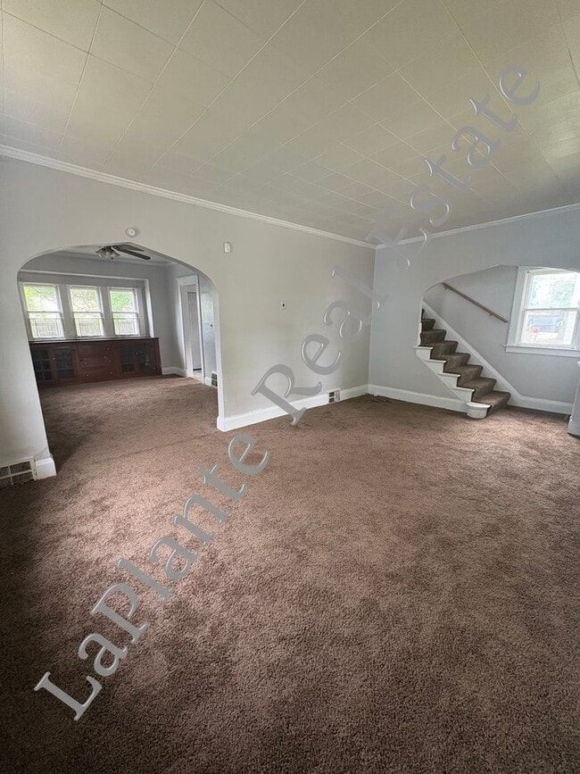 Building Photo - Bright & Spacious 3-Bed Home in Library Vi...