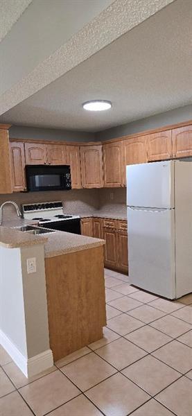 Building Photo - 301 Palm Way