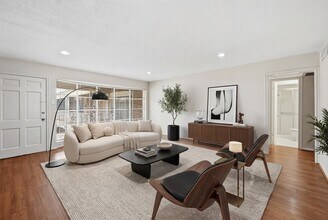 Building Photo - 2727 Briarhurst Dr