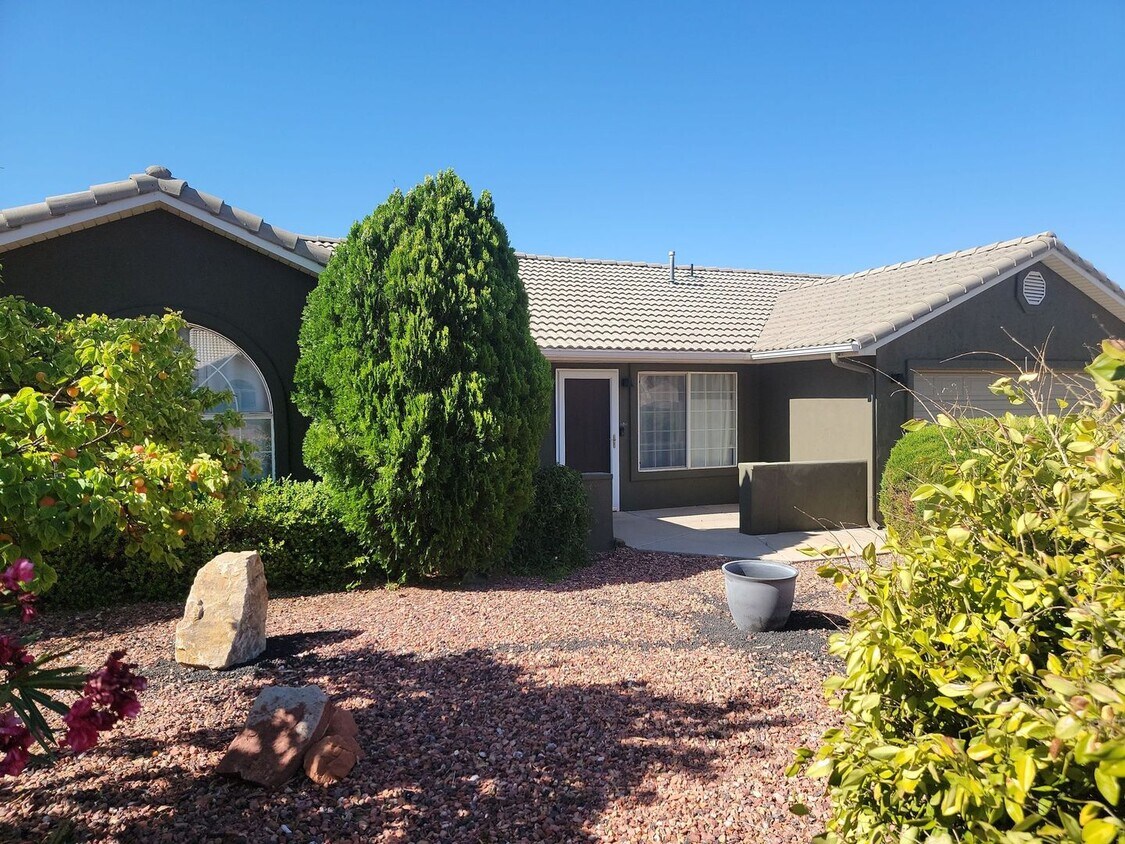 Foto principal - Stunning 4 Bedroom Home in Ivins with Red ...