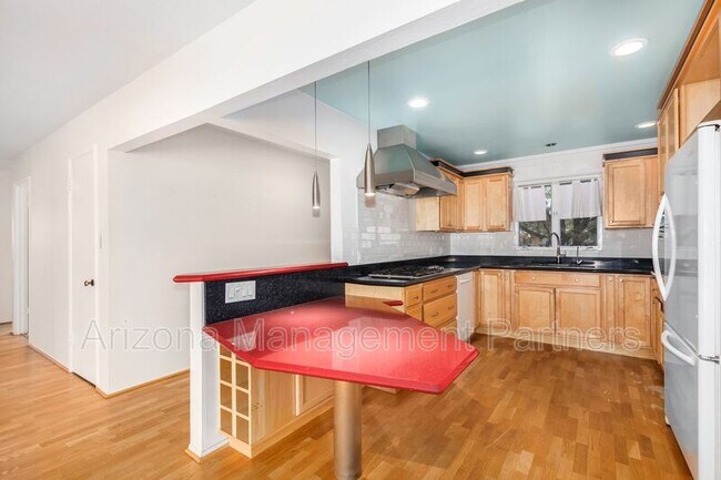 Foto del edificio - 7608 E 4th St