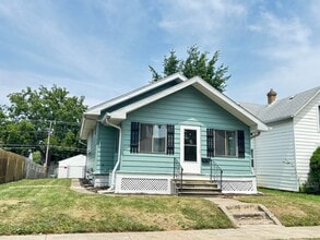 Building Photo - 1722 Sinclair St