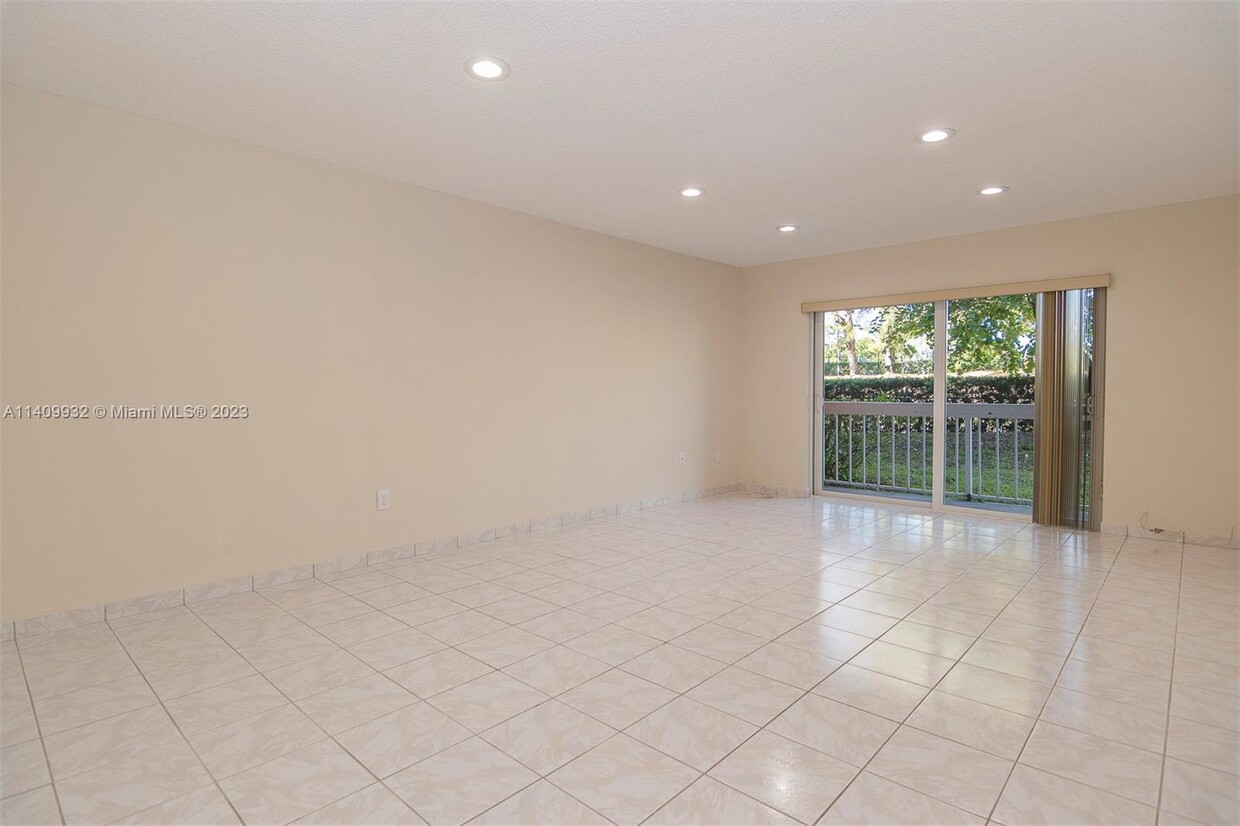 Primary Photo - 7865 Camino Real