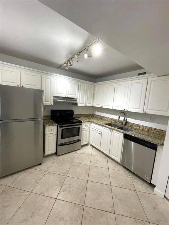 Building Photo - 711 N Pine Island Rd