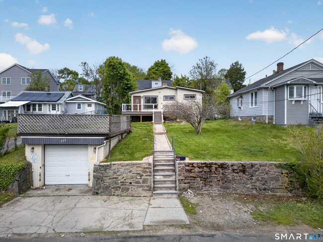 Foto del edificio - 207 Hillcrest Rd