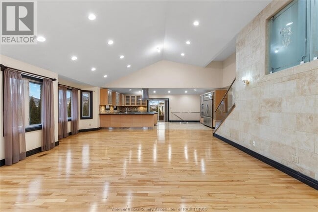 Building Photo - 4825 Barcelona Crescent