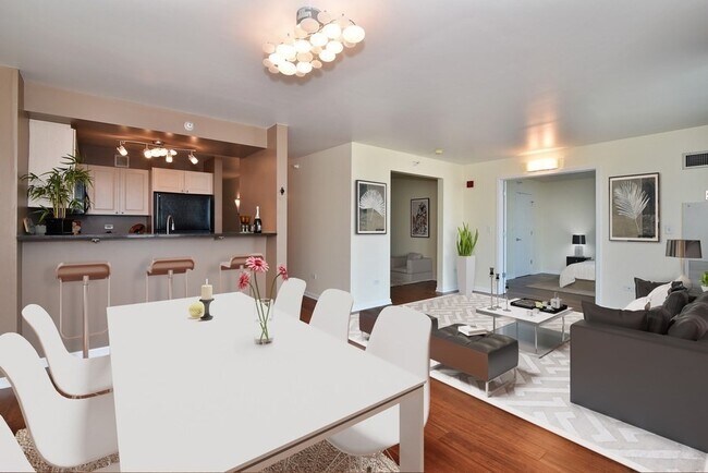 Foto del edificio - 1640 Maple Ave