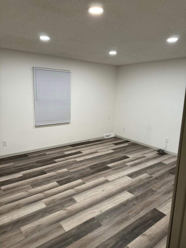Building Photo - 206 Kate Dr