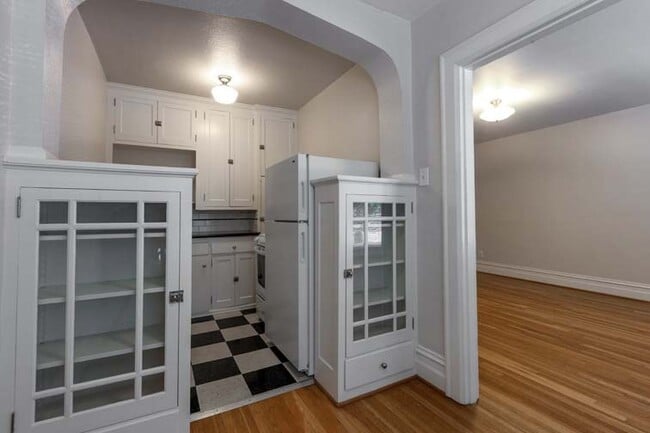 Interior Photo - ELIZABETH APARTMENTS (ELIZ01)