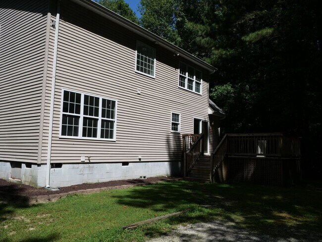 Foto del edificio - Smithfiled 3 bedroom home with 2 baths