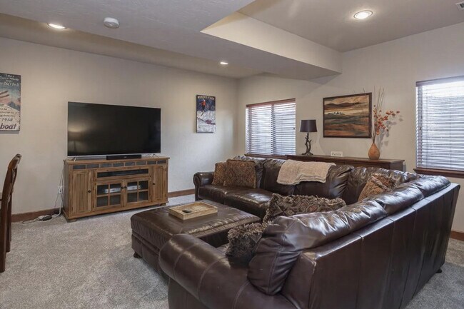 Building Photo - 108 Deer Track Ct