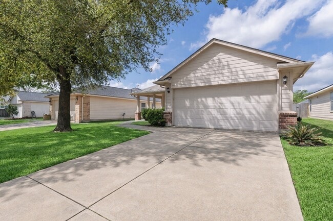 Building Photo - 15811 Sarasam Creek Ct