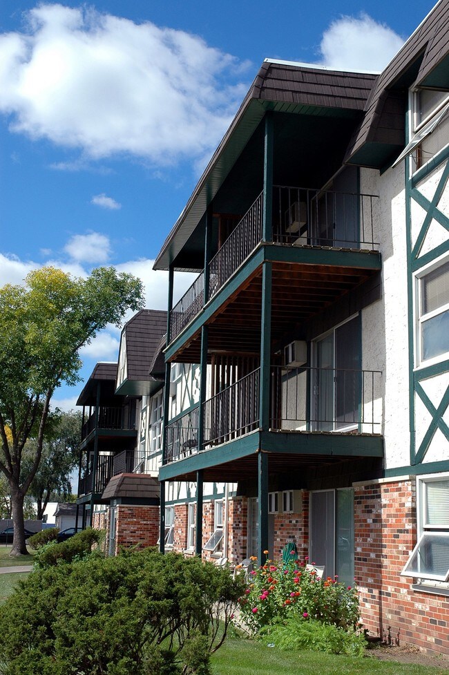 Moonraker Apartments Rentals Brooklyn Park, MN