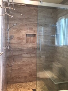 Walk-in Shower - 626 7th St