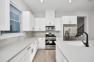 Building Photo - 8306 Comal St