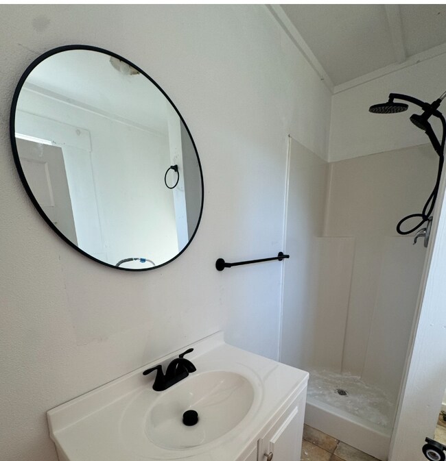 Foto del edificio - 320 W College St