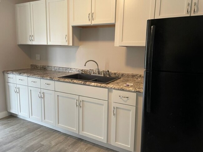 Building Photo - Spacious 4-Bedroom Home in Kentwood – Minutes from Grand Rapids