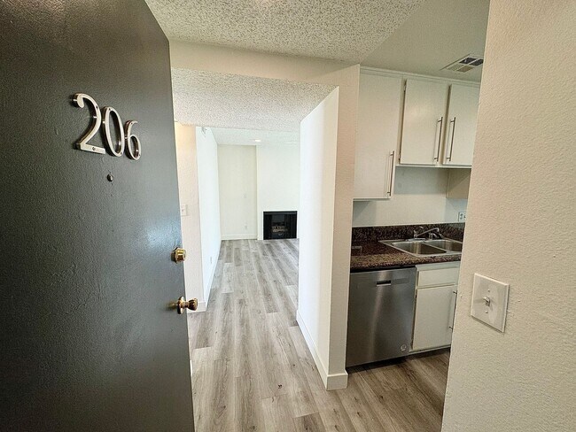 Foto del edificio - 3715 S Canfield Ave