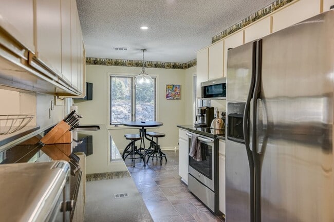 Foto del edificio - 3247 Summerchase Cir