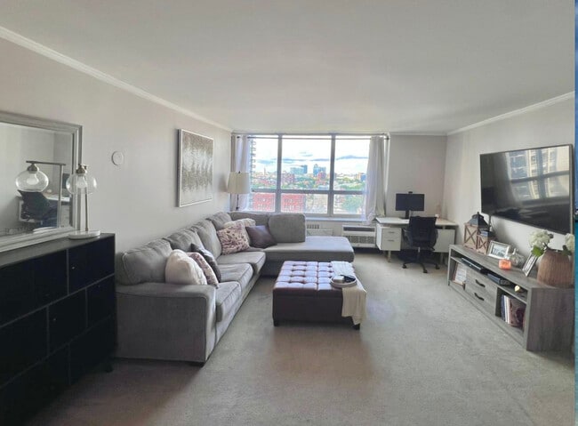 Building Photo - 70 W Burton Pl