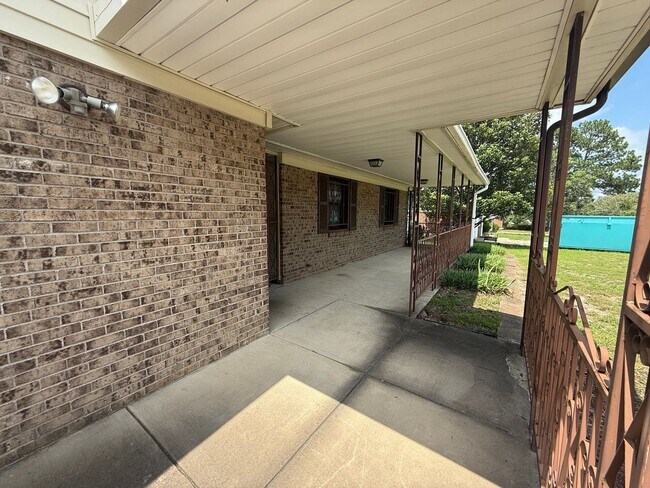 Building Photo - CALL or Text 910-284-4804 TO SCHEDULE