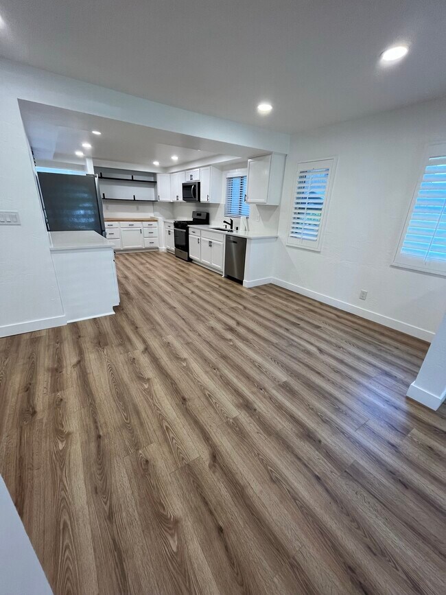 Foto del edificio - 8662 Sumner Pl