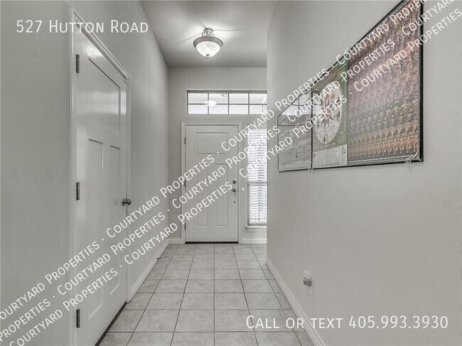 Building Photo - 527 Hutton Rd