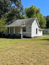 Building Photo - 713 S Maple St