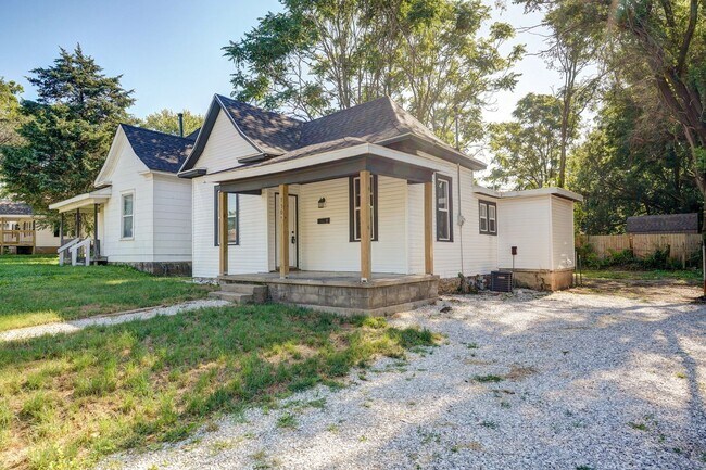 Foto del edificio - 3 Bedroom, 1 Bathroom remodeled house!