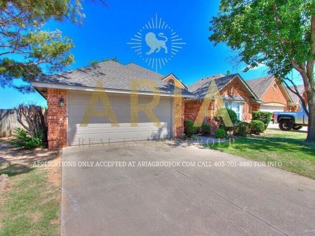Building Photo - West Norman Willowbend Addition 3 Bed 2 Ba...