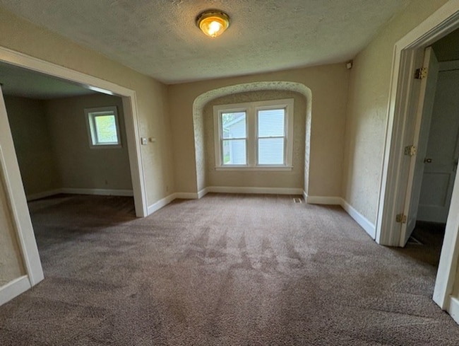 Building Photo - Charming 3-Bedroom Akron Home with Central A/C
