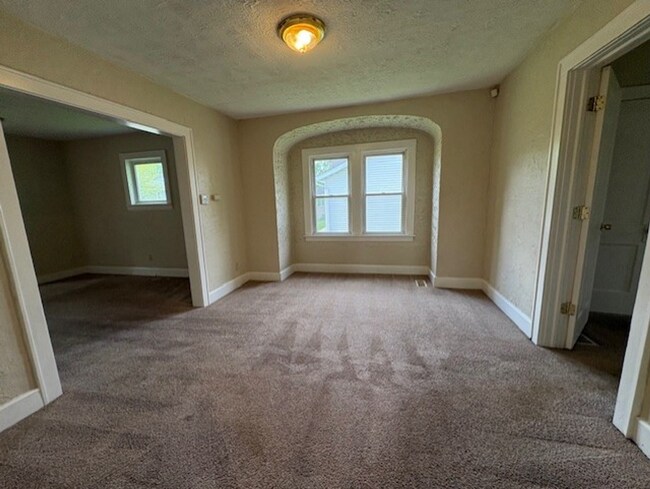 Foto del edificio - Charming 3-Bedroom Akron Home with Central A/C