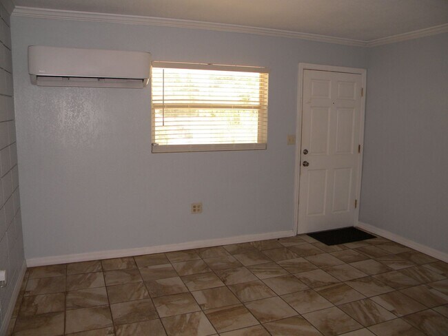Building Photo - 1031 Royal Palm Ave