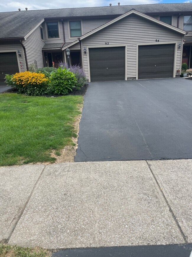 Driveway - 92 Devonshire Cir