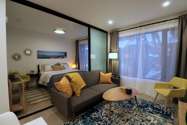 Photo du bâtiment - Private & Bright - 1Bedroom Laneway Suite