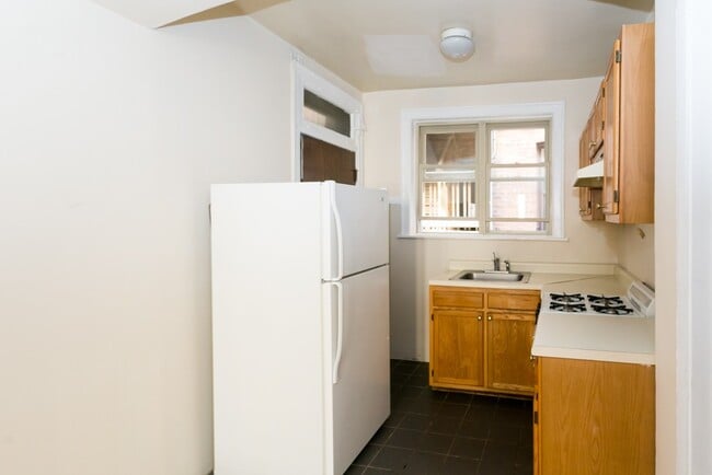 Building Photo - 4234 N Paulina