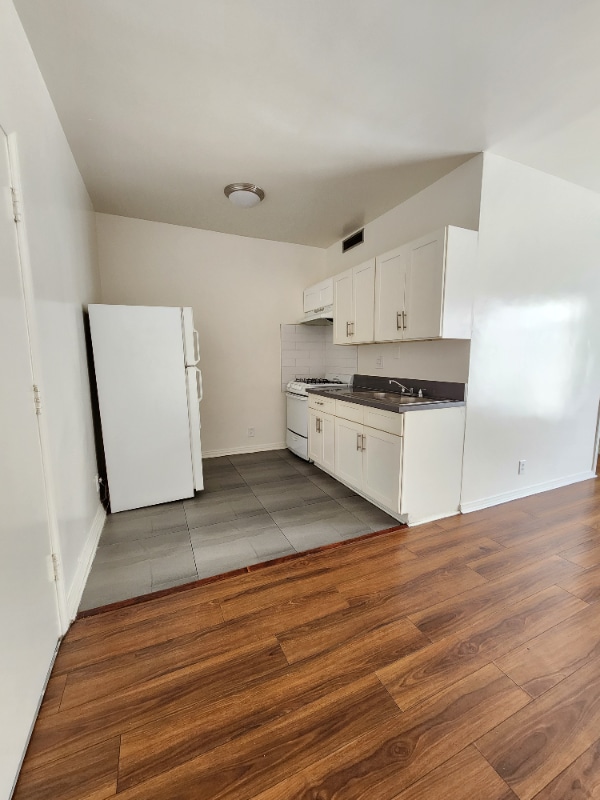 Building Photo - 615 Normandie Ave