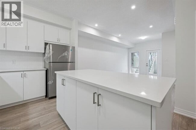 Building Photo - 125 REVERIE Wy