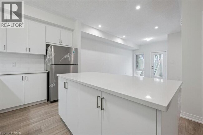 Building Photo - 133 REVERIE Wy