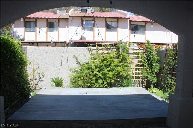 Building Photo - 5264 Child Ct