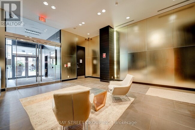 Photo du bâtiment - 478-478 King St W