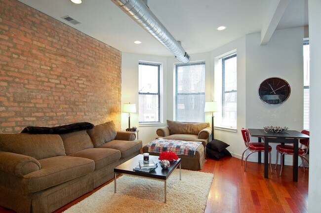 Foto del edificio - Video Tour- Great Wicker Park 2 Bedroom (Both Big Enough For A King), w/Great Sound Insulation. P...