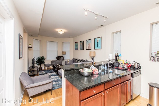 Building Photo - 1621 N Honore St